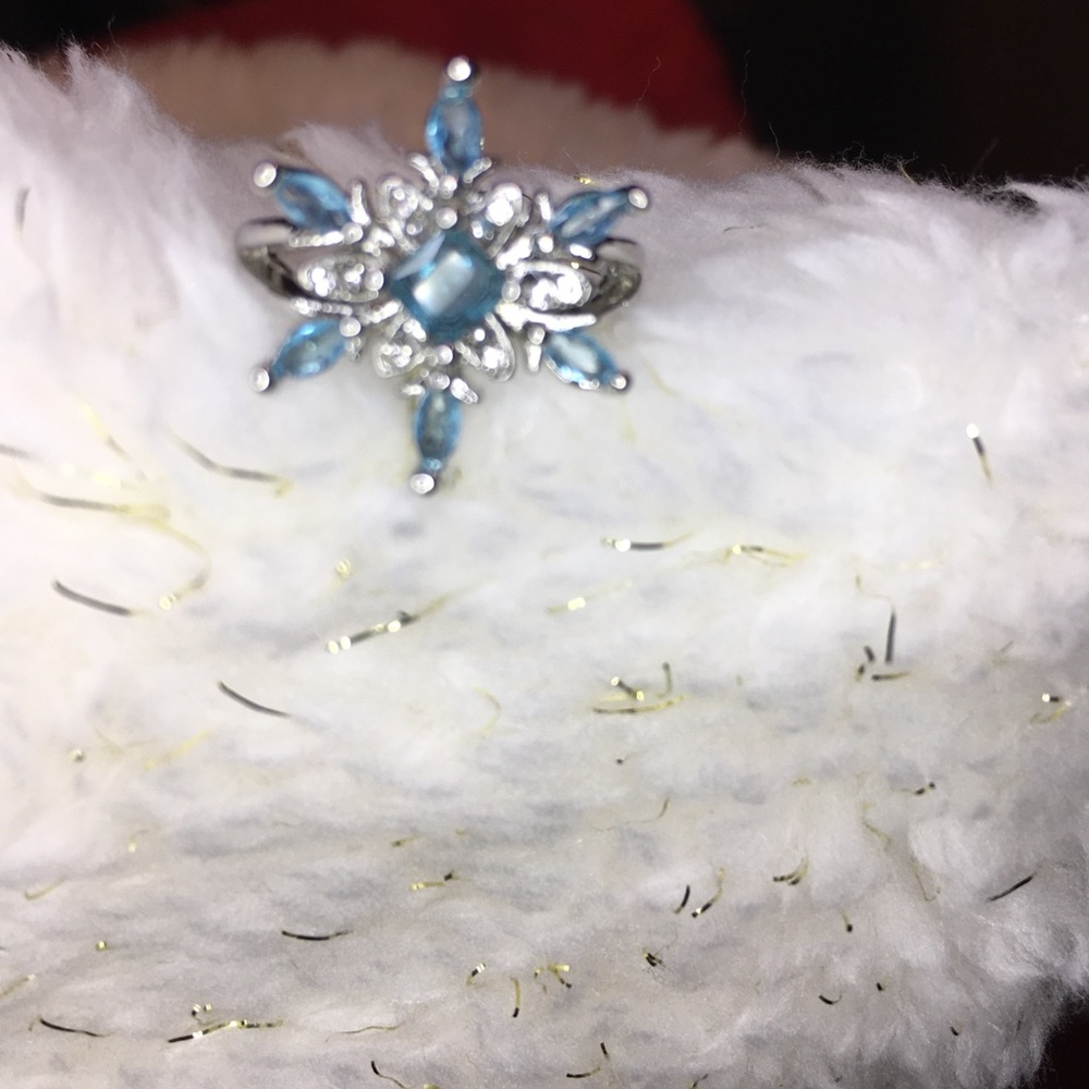 Blue Rhinestone Flower Ring Sz 6 NWOT - Picture 2 of 10